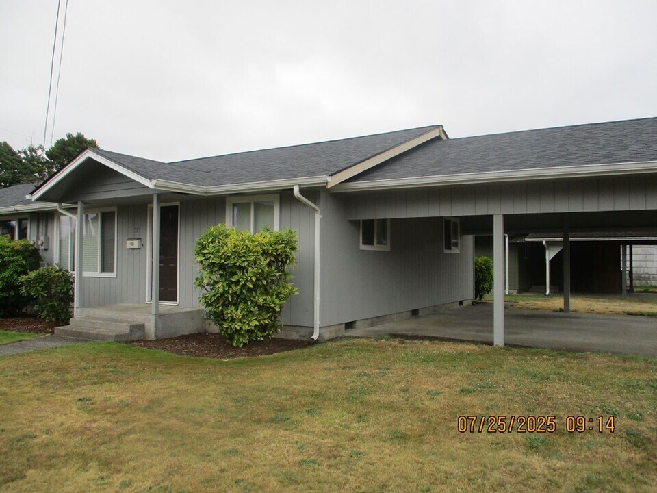 505 W Wynooche Ave in Montesano, WA - Building Photo