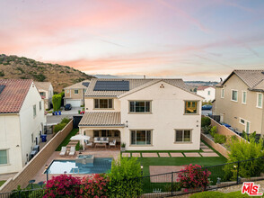 24236 W Stone Bend Ln in Los Angeles, CA - Building Photo - Building Photo