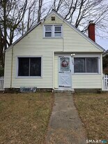 784 Howe Ave in Shelton, CT - Building Photo