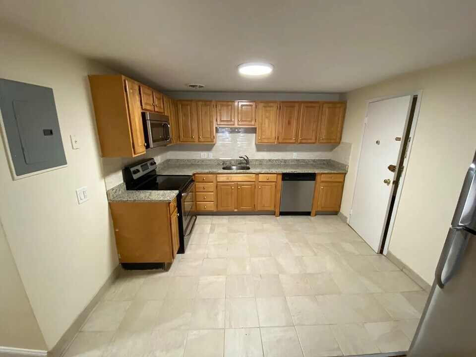 230 Babcock St, Unit 4C in Brookline, MA - Building Photo