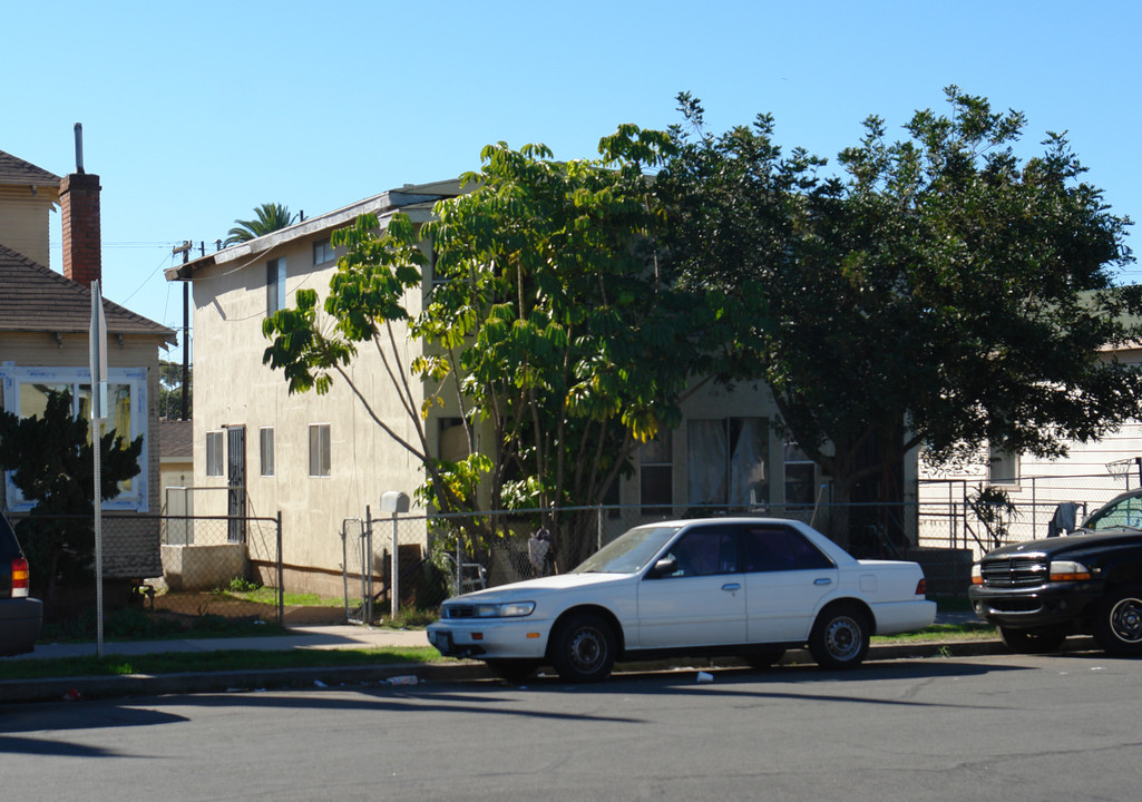 2049 Irving Ave in San Diego, CA - Building Photo