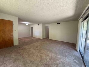 5473 Carlson Dr in Sacramento, CA - Building Photo - Building Photo