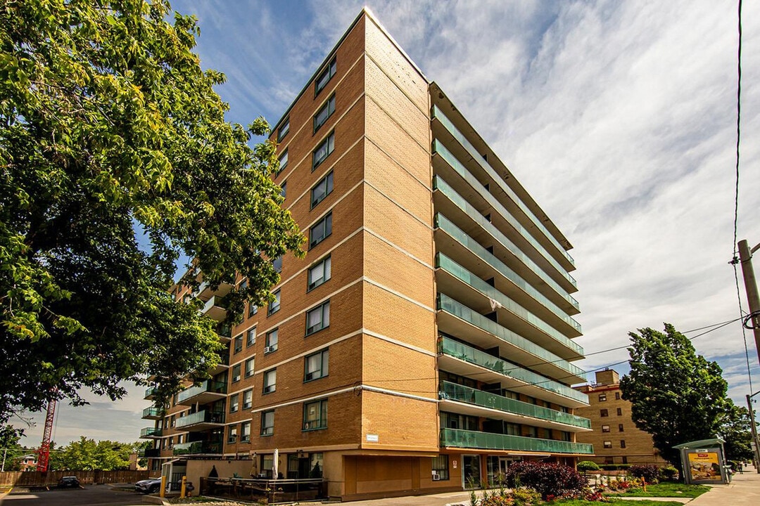 440 Eglinton in Toronto, ON - Building Photo