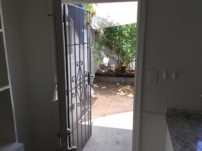 20957 Community St in Los Angeles, CA - Foto de edificio - Building Photo