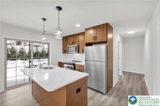 1513 Maple St, Unit 201 in Bethlehem, PA - Building Photo - Building Photo