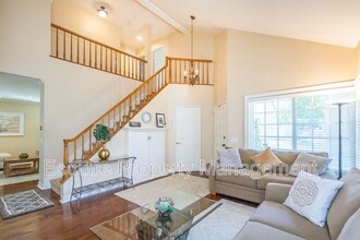 5181 Via Calderon in Camarillo, CA - Building Photo - Building Photo