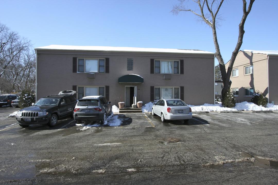 617-621 W Park Ave in Libertyville, IL - Building Photo