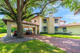 6700 Granada Blvd in Coral Gables, FL - Foto de edificio - Building Photo