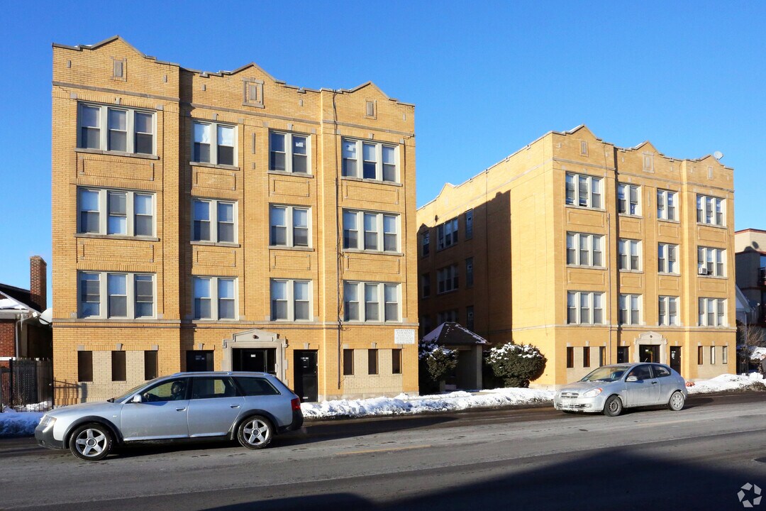 4724 W Addison St-Unit -2B in Chicago, IL - Building Photo