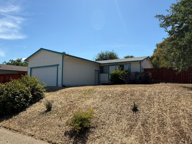 1139 Jaxon Way in Redding, CA - Building Photo - Building Photo