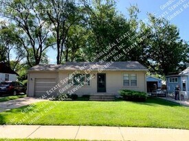 325 Marquette Rd in Machesney Park, IL - Building Photo