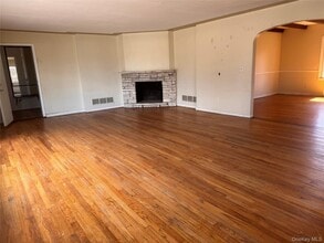 116 Williams Ave in Spring Valley, NY - Building Photo - Building Photo