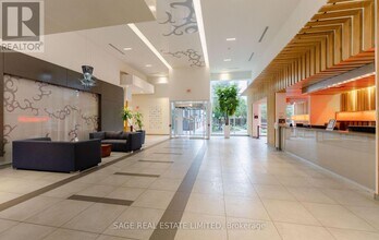 5 Hanna Ave in Toronto, ON - Building Photo - Building Photo