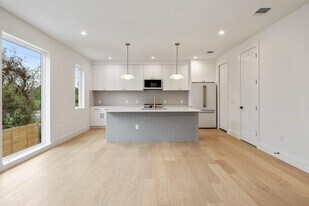 732 Springdale Rd in Austin, TX - Building Photo
