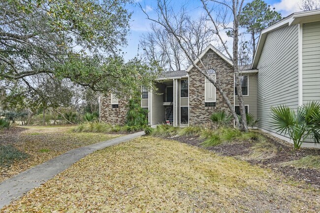 1878 Montclair Dr in Mount Pleasant, SC - Building Photo - Building Photo