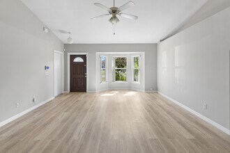 173 SW Ray Ave in Port St. Lucie, FL - Foto de edificio - Building Photo