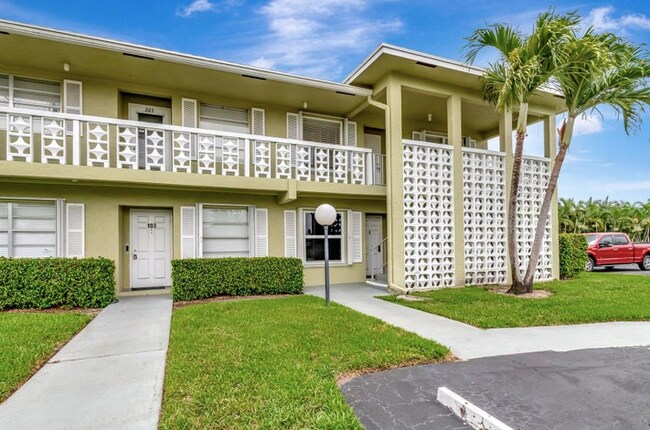 1140 Mahogany Way, Unit 204 in Delray Beach, FL - Building Photo - Building Photo