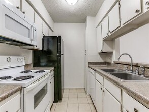 6050 Melody Ln in Dallas, TX - Building Photo - Building Photo