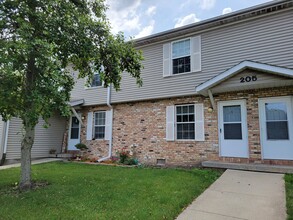 Hickory Point Apartments in Decatur, IL - Building Photo - Building Photo