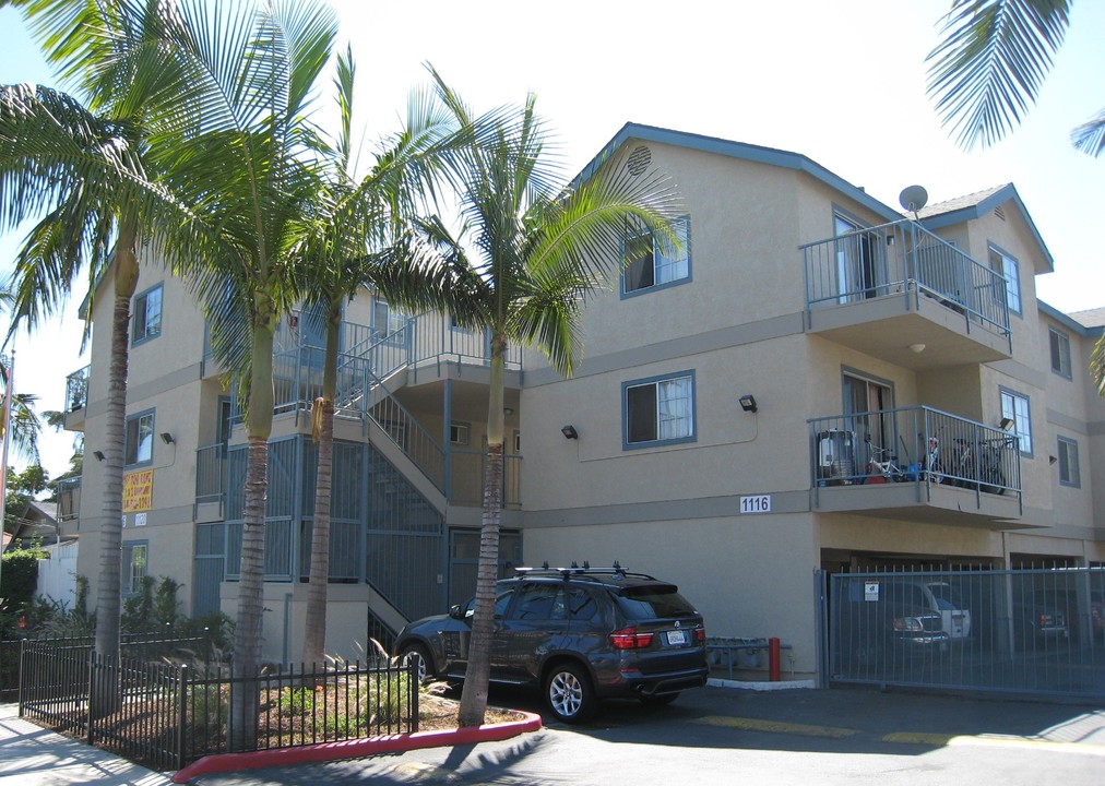 Highland Apartments in Santa Ana, CA - Building Photo