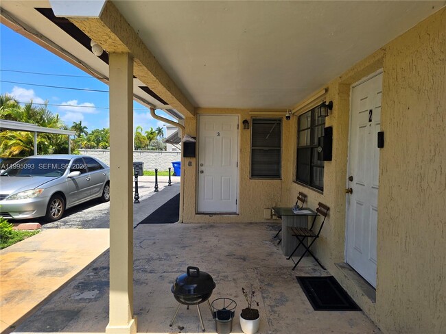 1723 Thomas St in Hollywood, FL - Building Photo - Building Photo