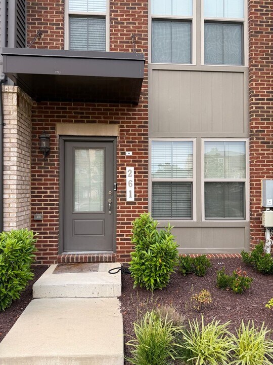 261 Phoenix Dr in Largo, MD - Building Photo