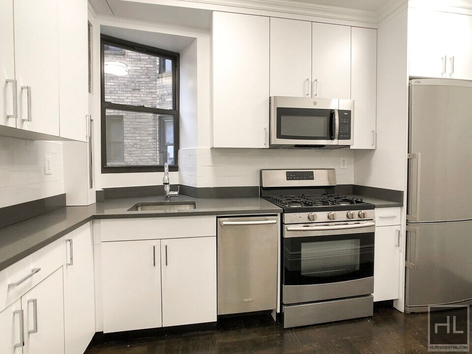 WEST 68 STREET in New York, NY - Building Photo