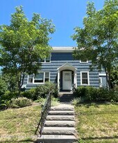233 Main St in New Paltz, NY - Building Photo