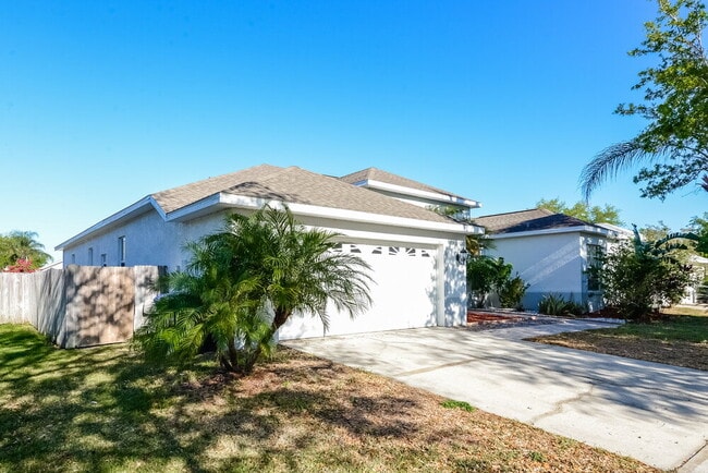 6910 Cohasset Cir in Riverview, FL - Building Photo - Building Photo
