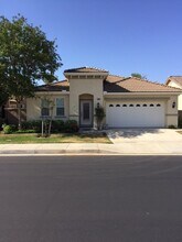 28391 Long Meadow Dr in Menifee, CA - Building Photo - Building Photo