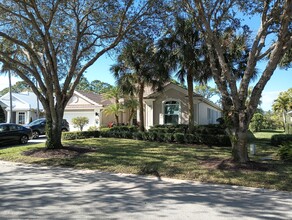 5391 SE Acadia Terrace in Hobe Sound, FL - Building Photo - Building Photo