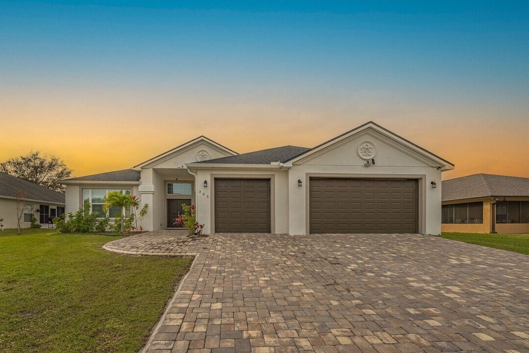 382 Eldron Blvd NE in Palm Bay, FL - Building Photo