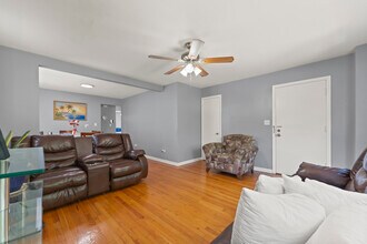 5305 W George St in Chicago, IL - Building Photo - Building Photo