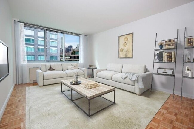 4705 Center Blvd in Queens, NY - Foto de edificio - Building Photo