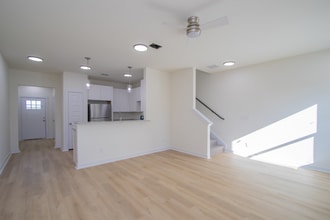 273 Bonnie Bnd in San Antonio, TX - Building Photo - Building Photo