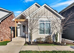 1372 Hicks Edgen Rd in Pleasant View, TN - Building Photo