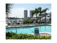 20904 Leeward Ct in Miami, FL - Foto de edificio - Building Photo