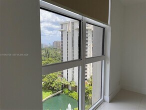 2000 Towerside Terrace in Miami, FL - Building Photo - Building Photo