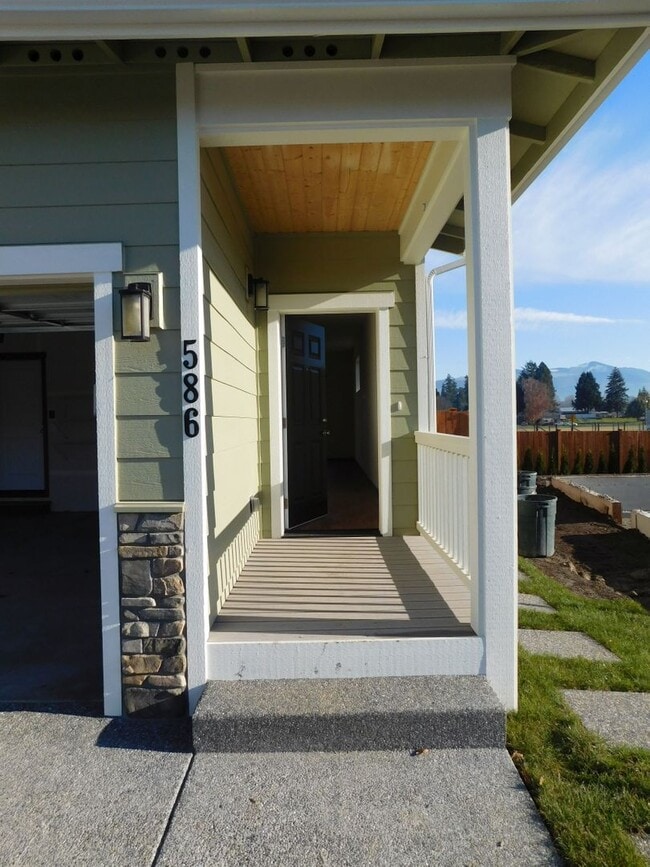584-586 Rose Ln in Burlington, WA - Building Photo - Building Photo