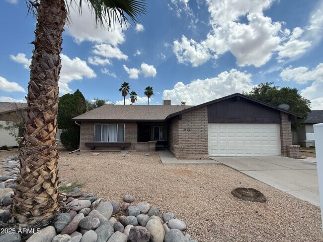 2107 W El Alba Way in Chandler, AZ - Foto de edificio - Building Photo