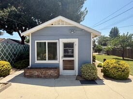 914 1/2 College in Redlands, CA - Building Photo