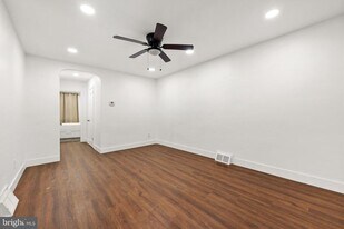 4321 Palmetto St in Philadelphia, PA - Building Photo