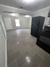 13809 Hershe St-Unit -B in Houston, TX - Building Photo - Building Photo