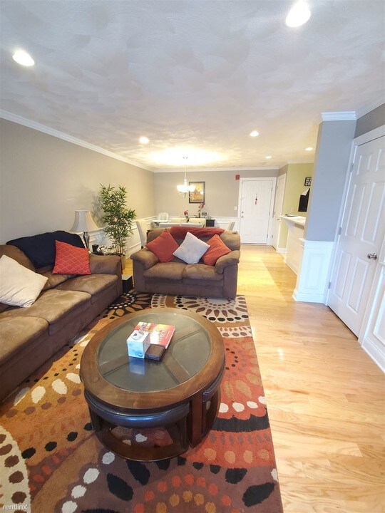 215 Harvard St-Unit -Unit 18 in Medford, MA - Building Photo