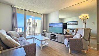 2452 Tusitala St in Honolulu, HI - Building Photo