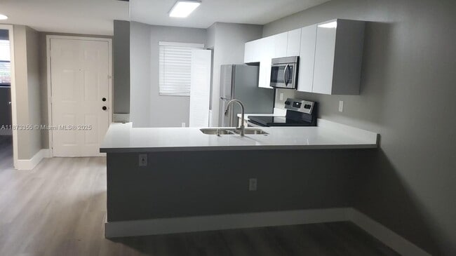 9934 Nob Hill Ln in Sunrise, FL - Foto de edificio - Building Photo