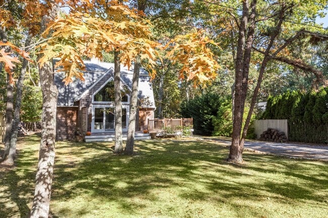 636 Stephen Hands Path in East Hampton, NY - Building Photo - Building Photo