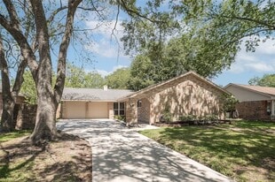 809 Newport Blvd in League City, TX - Building Photo