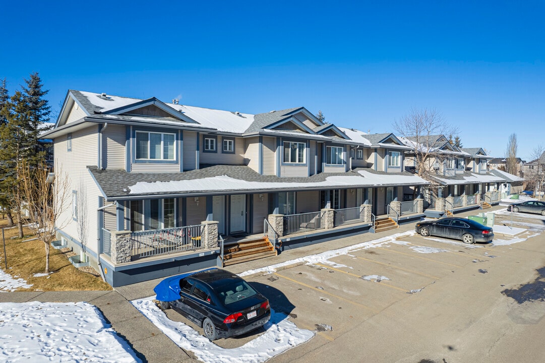 24 Eversyde Pt SW in Calgary, AB - Building Photo