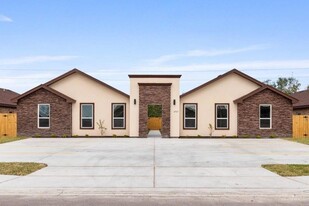3911 Valeria St, Unit 5 in Edinburg, TX - Building Photo